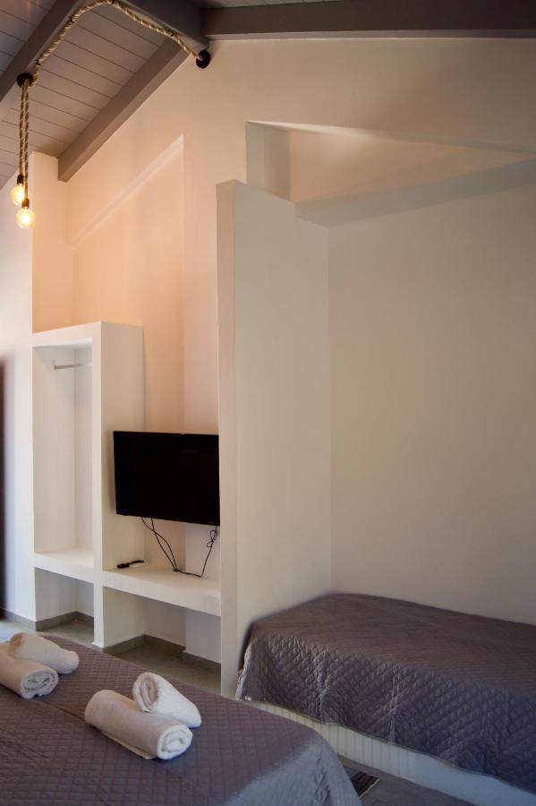 Throisma Studios With Private Pool & Parking アソス エクステリア 写真
